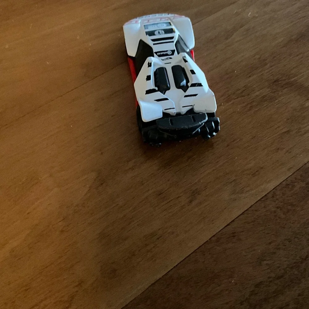 Cyber Speeder‎ Hot Wheels 2017 Diecast Toy Car Colucci Racing Collectible